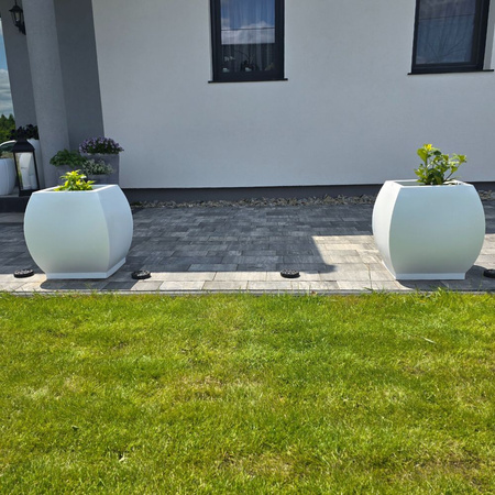 Duża donica ogrodowa Mars 51 cm, z dolnym rantem, biała