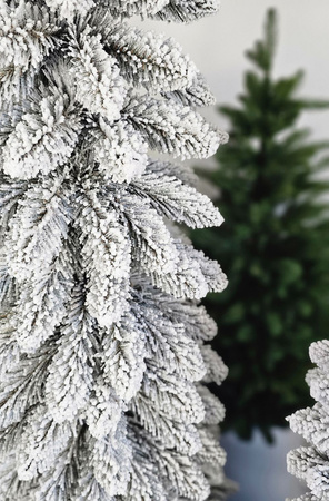 Choinka sztuczna Slim ośnieżona w doniczce 140 cm