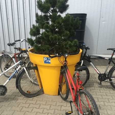 Wielofunkcyjna donica stojak na rowery Bikepot 94 cm, biała