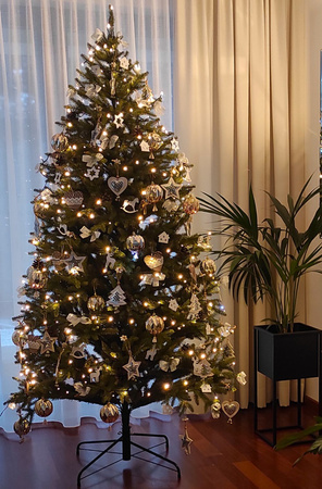 Choinka sztuczna ze stelażem Świerk Aspen 220 cm PE+PVC