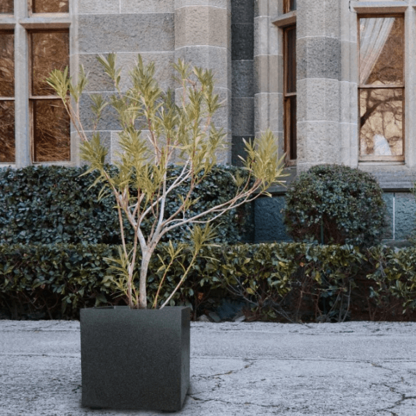 Kwadratowa donica granitowa Torino wys. 30 cm szer. 30 cm, czarna